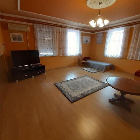 Gabor Pal 1 Apartman 1 Szoba Dunafoldvar Dış mekan fotoğraf