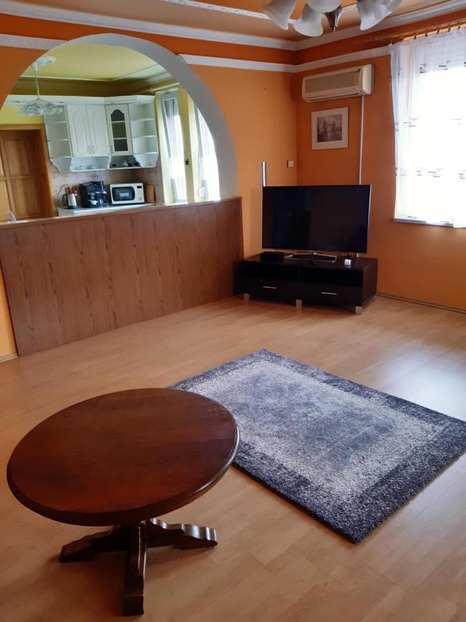 Gabor Pal 1 Apartman 1 Szoba Dunafoldvar Dış mekan fotoğraf